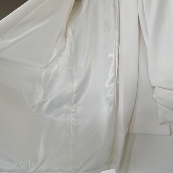 ‼️SOLD‼️ ZARA White Blazer XL - Picture 3 of 4